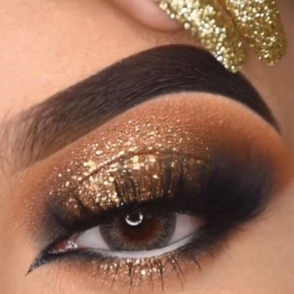 HUDA Beauty Empowered Eyeshadow Palette - Picture 8 of 16